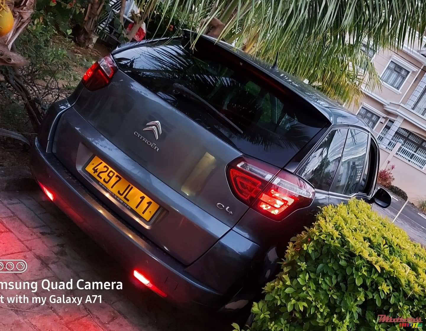 2011' Citroen C4 Picasso dorigine photo #1