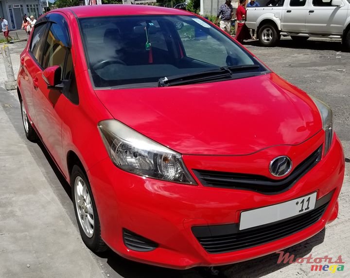 2011' Toyota Vitz photo #2