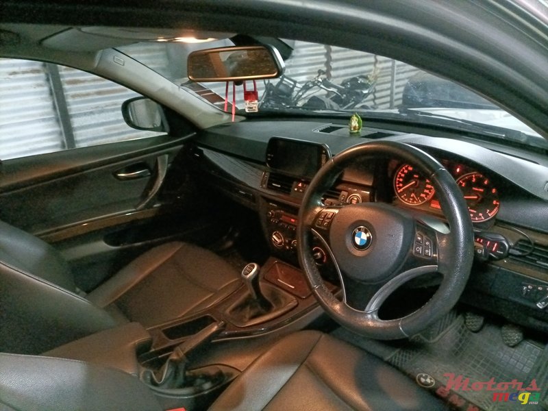 2010' BMW 3 Series photo #3