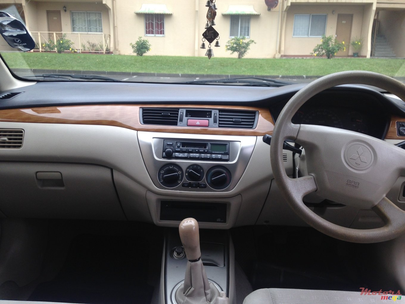 2004' Mitsubishi Lancer GLX photo #5