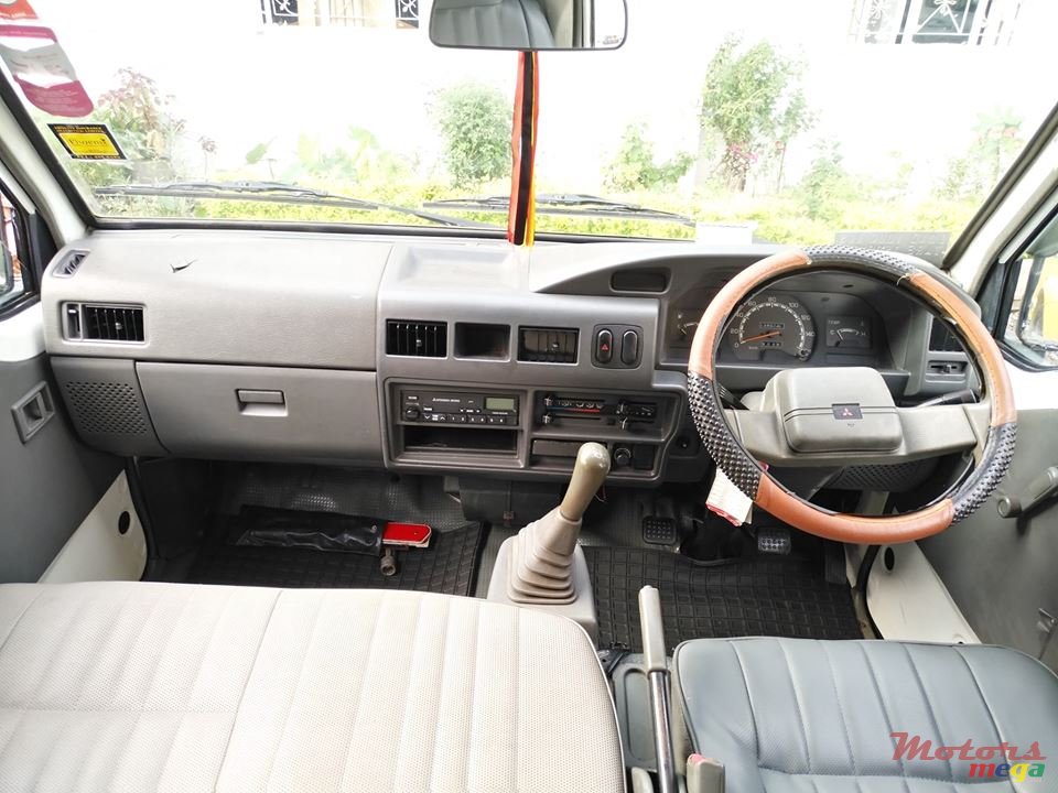 2008' Mitsubishi L300 photo #5