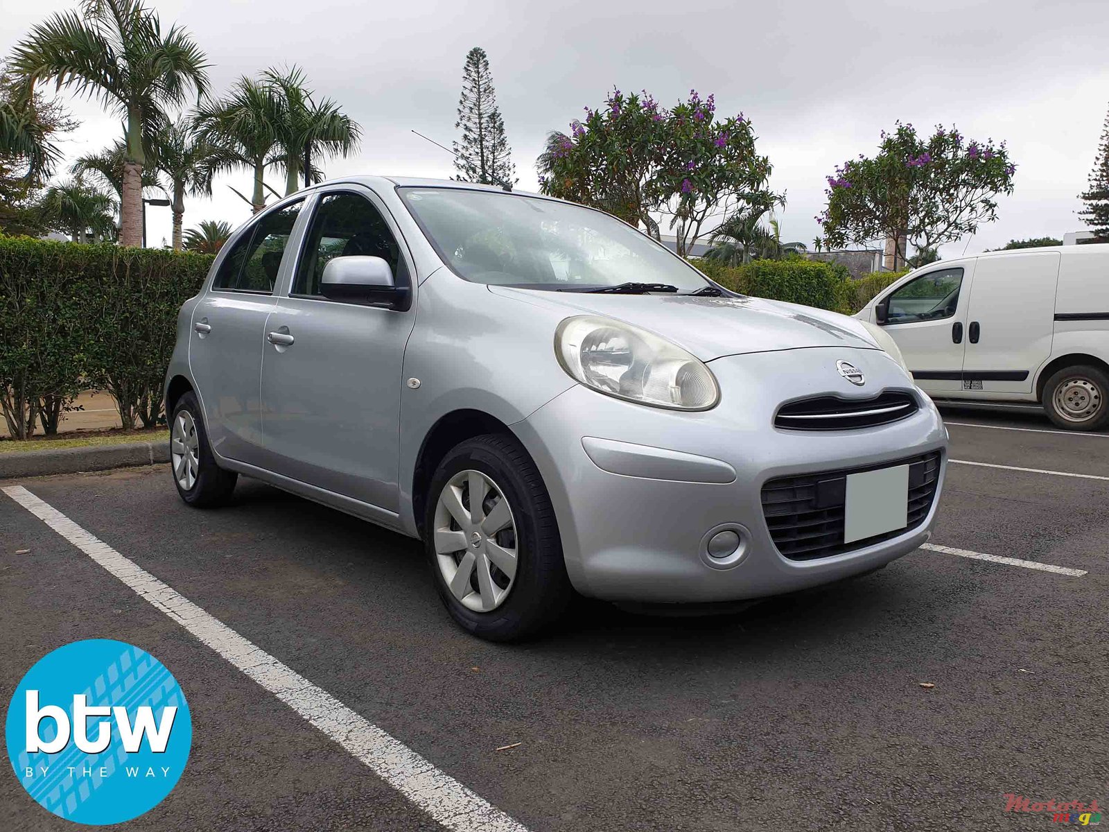 2013' Nissan March photo #1