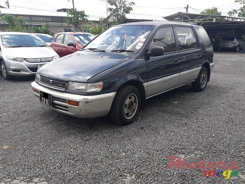 1994' Mitsubishi Chariot photo #1