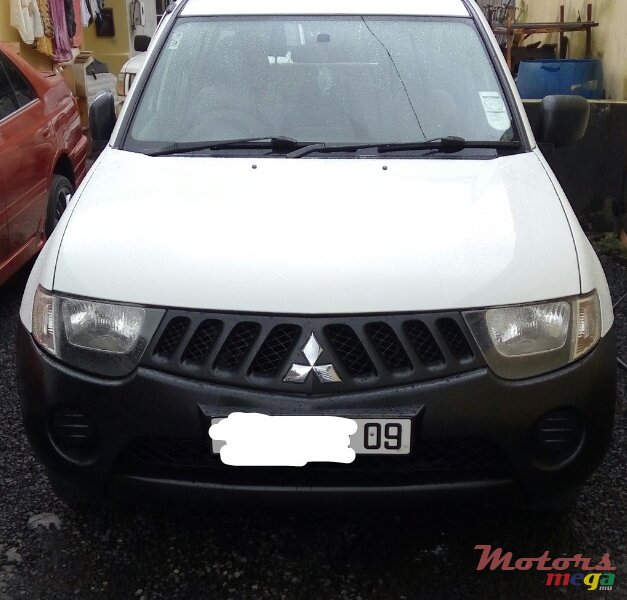 2009' Mitsubishi L 200 photo #2