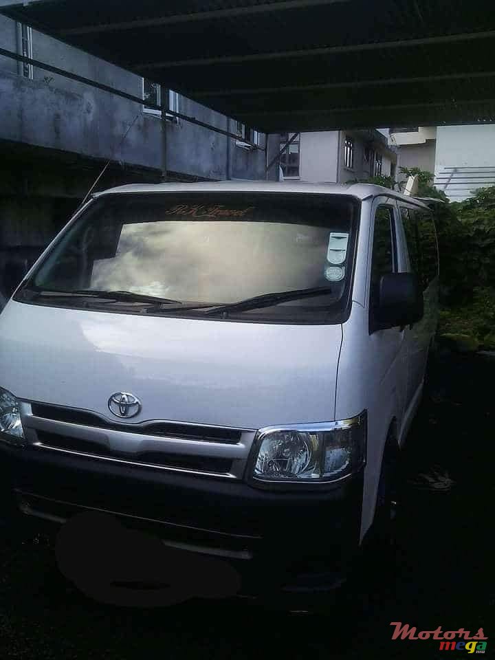 2012' Toyota HiAce photo #2