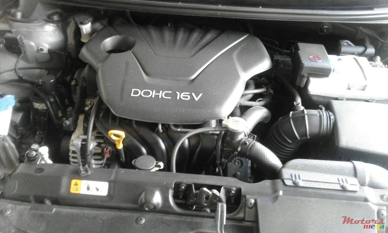 2013' Hyundai Elantra photo #4