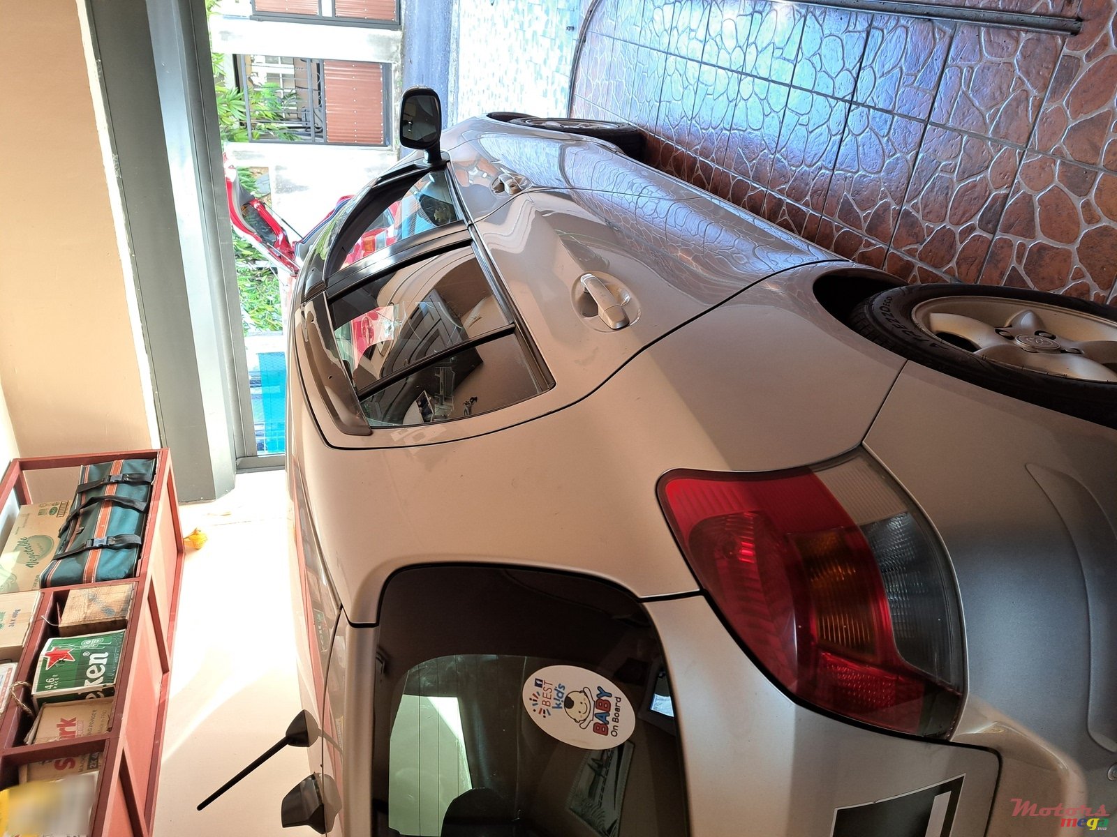 2008' Toyota Vitz photo #7