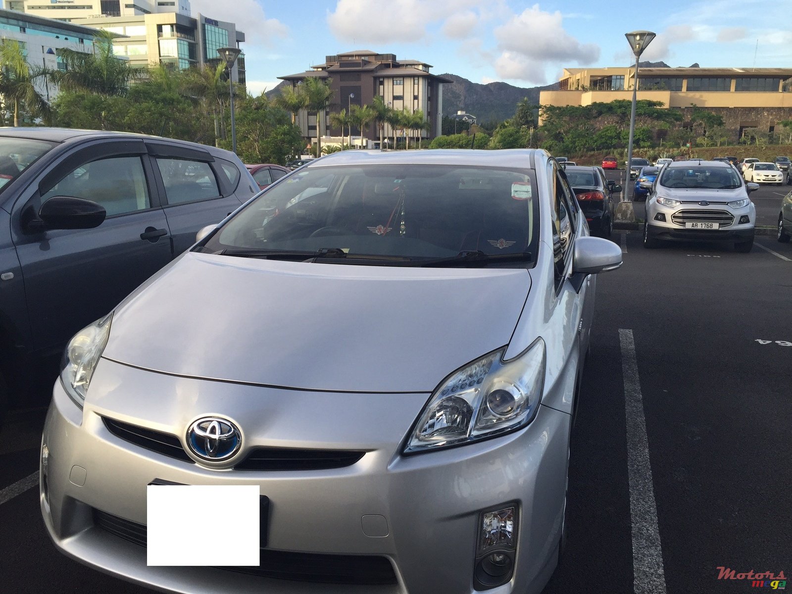 2010' Toyota Prius photo #4