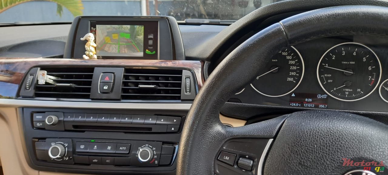 2013' BMW 3 Series photo #3