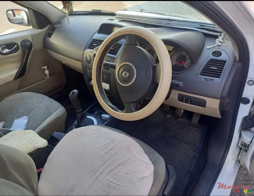 2006' Renault Megane photo #6