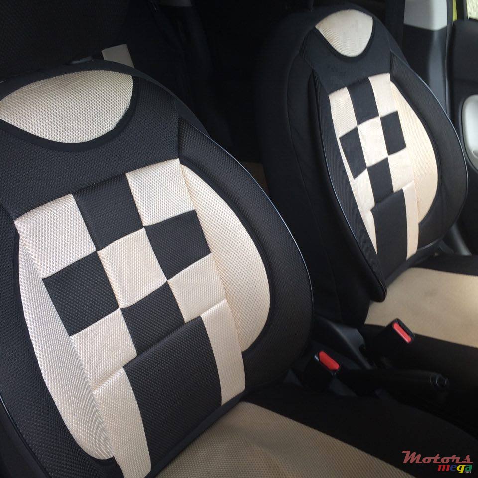 2012' Mitsubishi Mirage photo #2