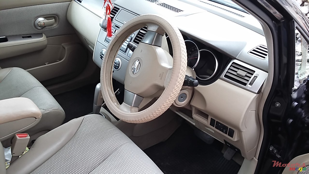 2005' Nissan Tiida photo #5