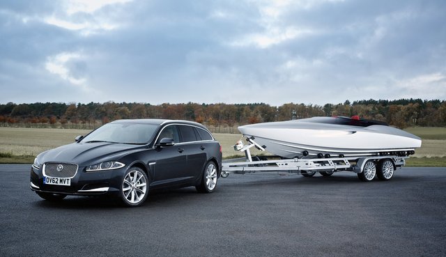 Jaguar Designs Seductive Speedboat Concept