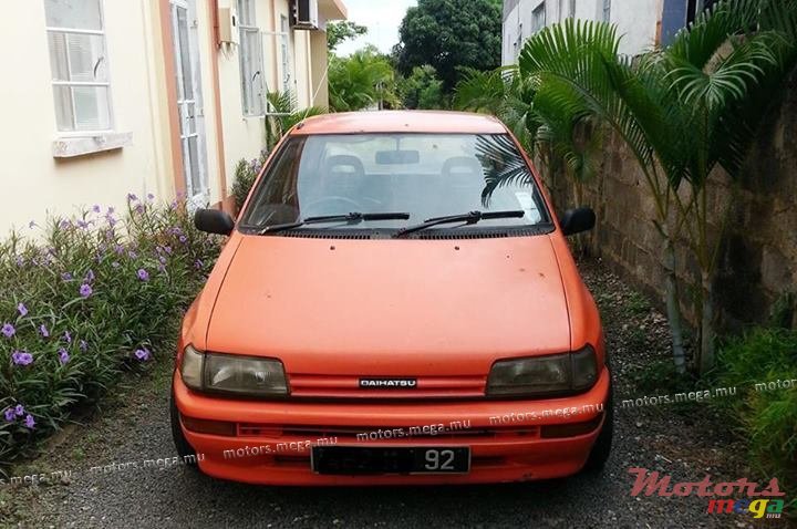 1992' Daihatsu Charade photo #1