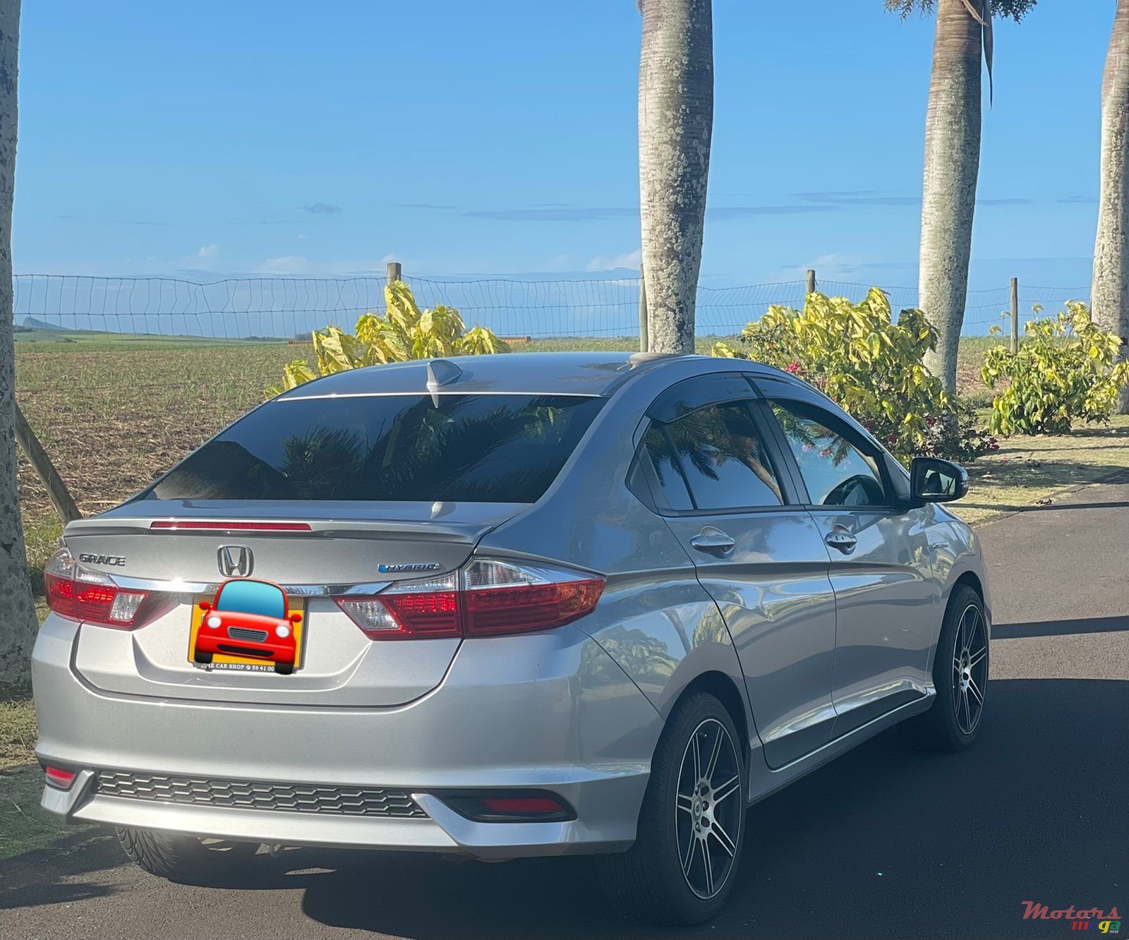 2018' Honda Grace photo #3