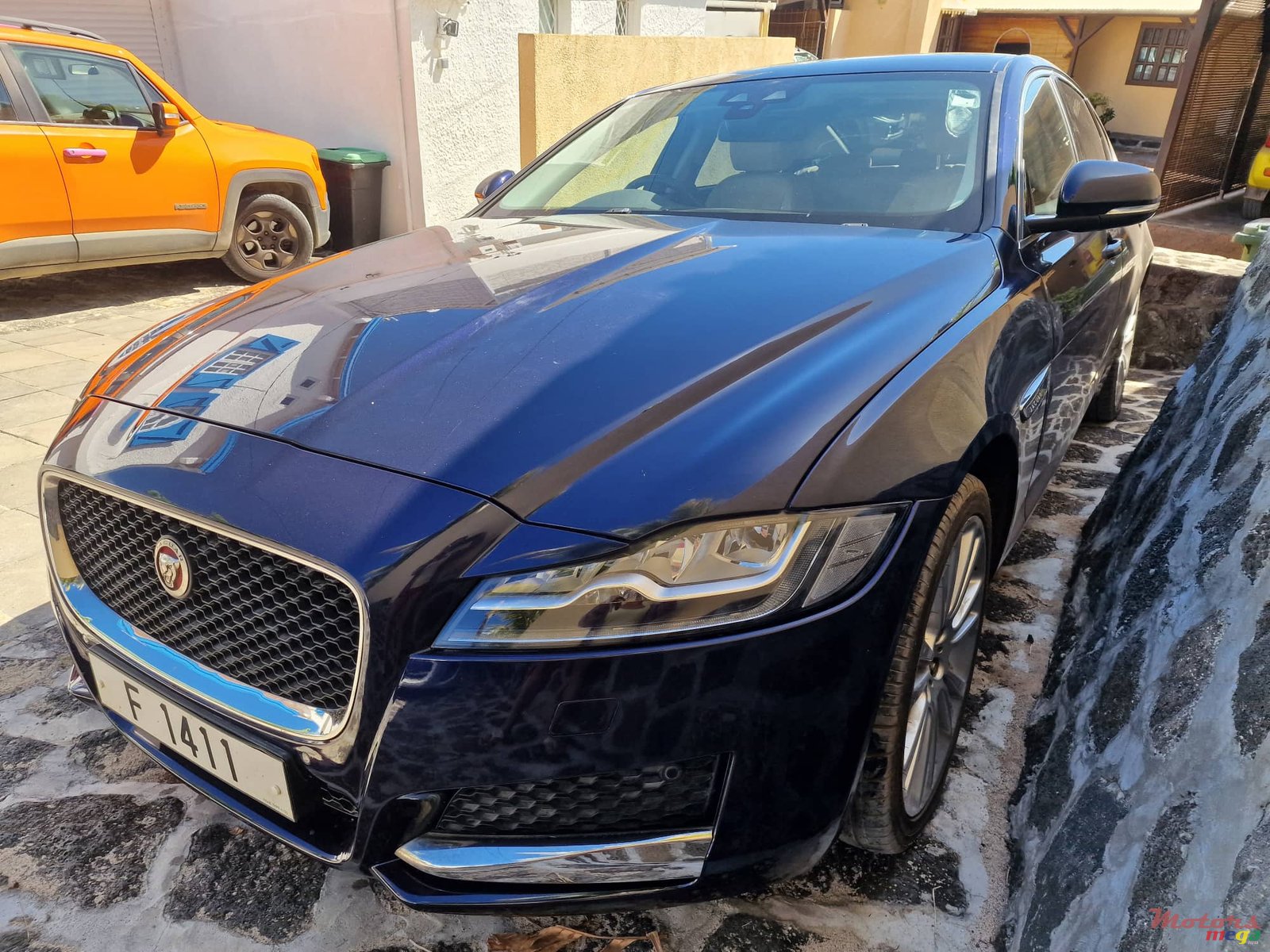 2016' Jaguar XF photo #2