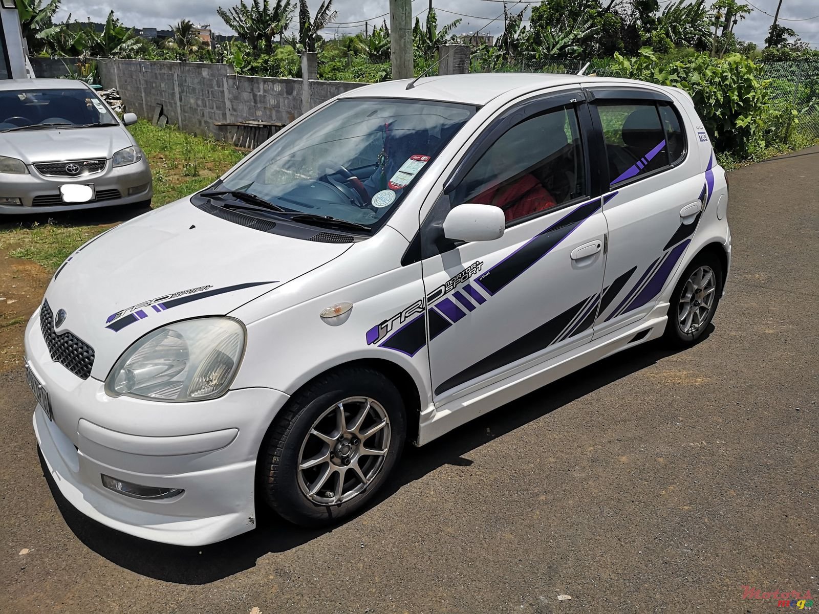 2002' Toyota Vitz photo #3