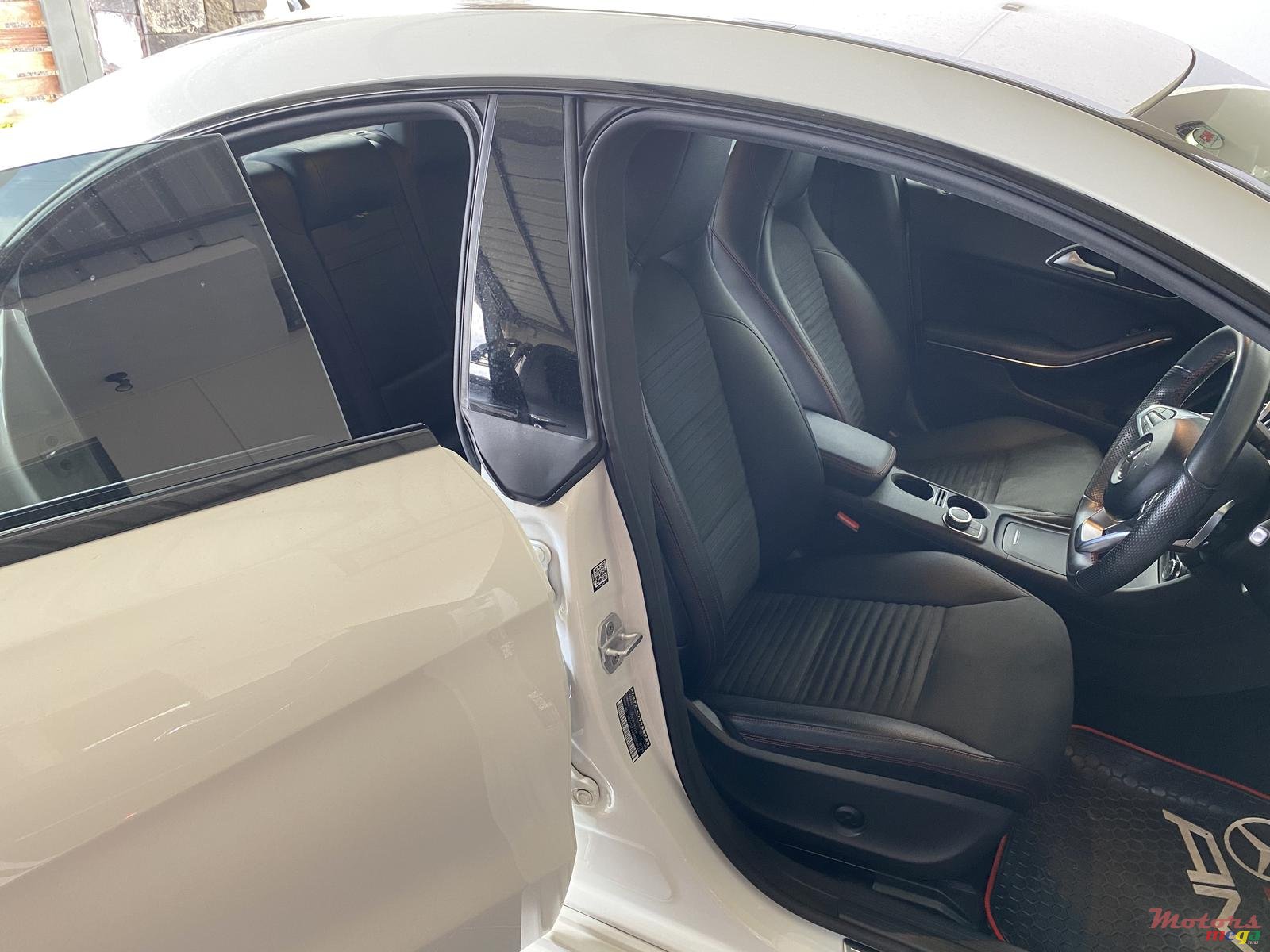 2015' Mercedes-Benz CLA 180 photo #1