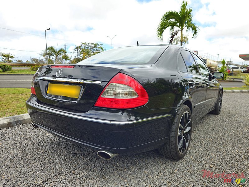 2009' Mercedes-Benz E 250 photo #4