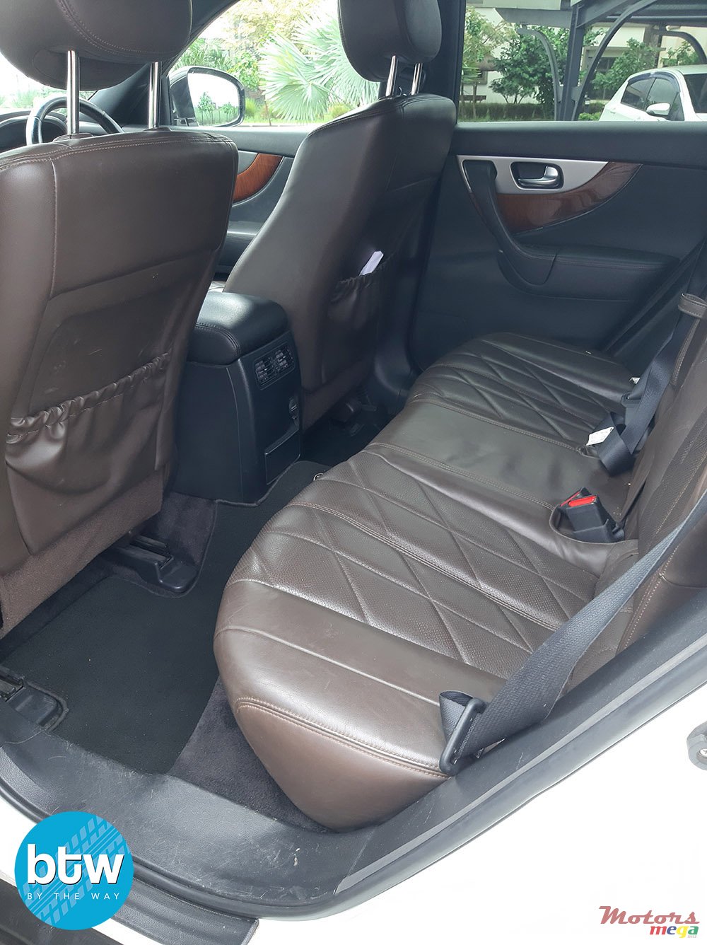 2015' Infiniti QX70 photo #4