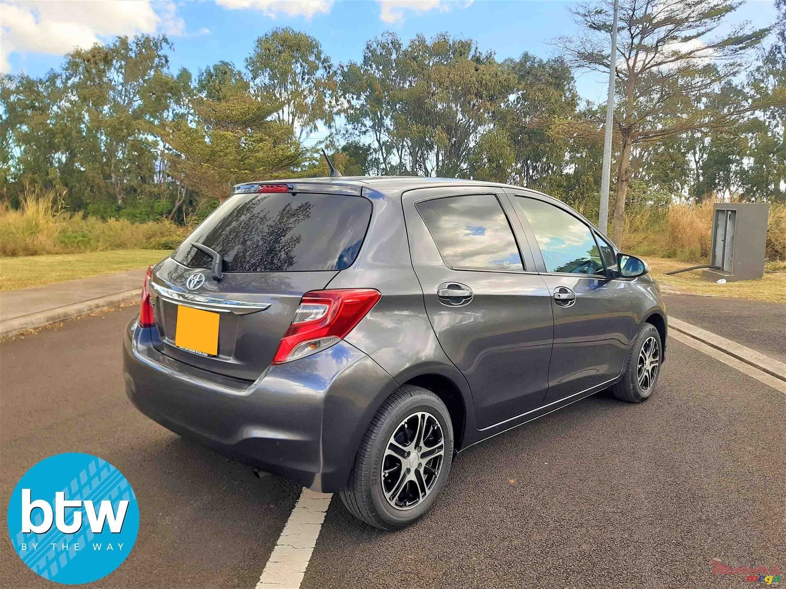 2016' Toyota Vitz photo #3