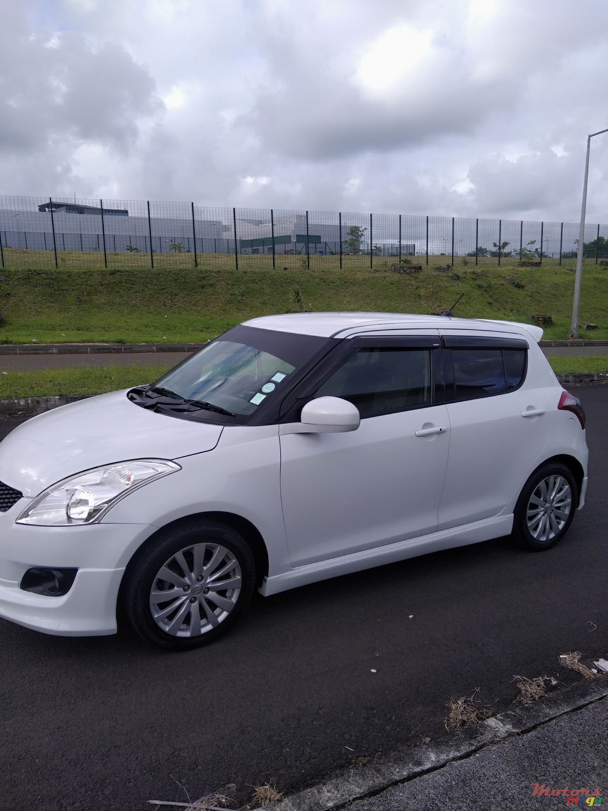 2012' Suzuki Swift photo #3