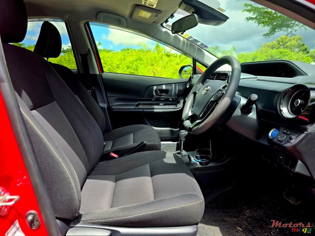 2020' Toyota Aqua photo #6