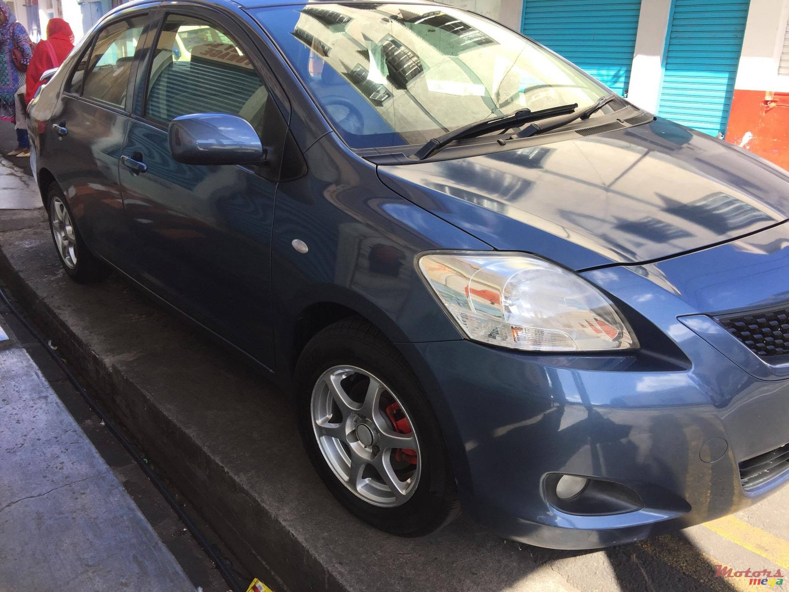 2012' Toyota Yaris sedan photo #2