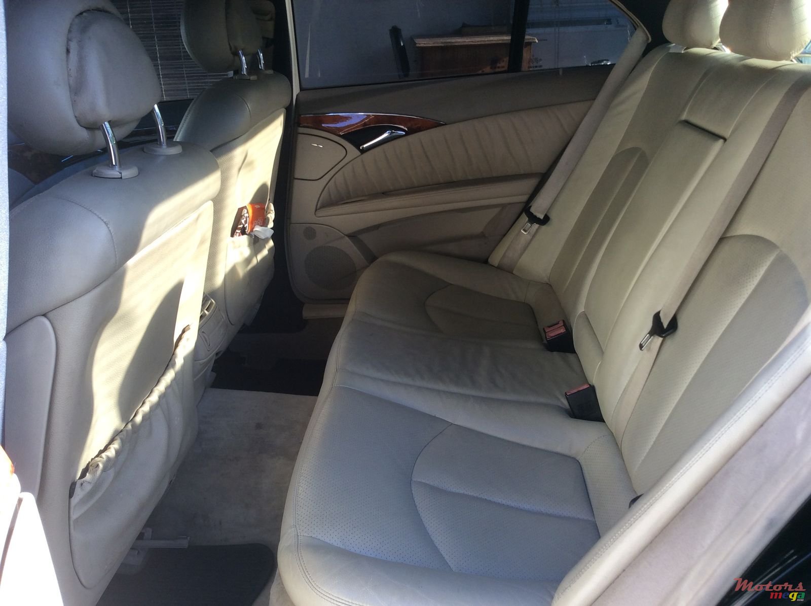 2004' Mercedes-Benz E270 photo #3