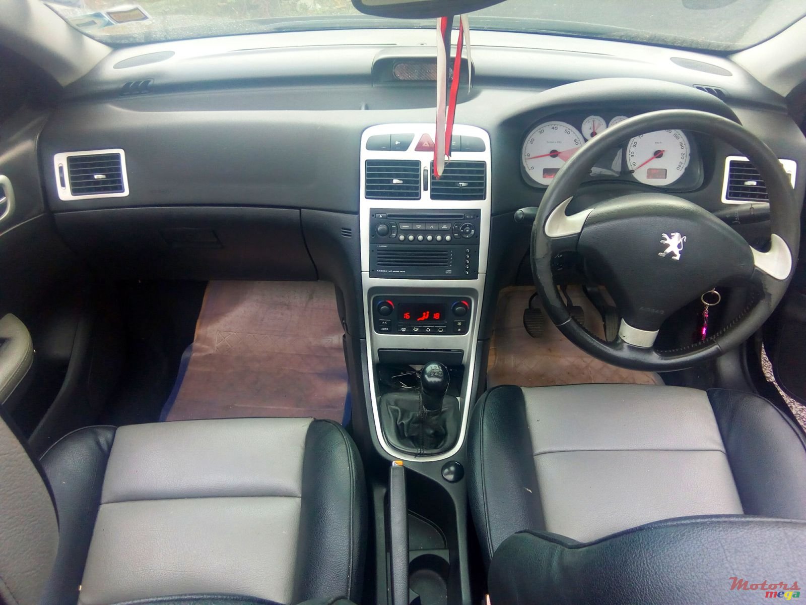 2006' Peugeot 307 CC photo #7