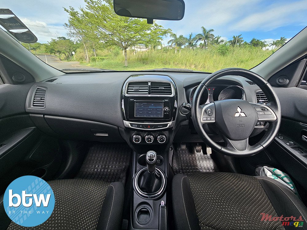 2015' Mitsubishi ASX photo #7