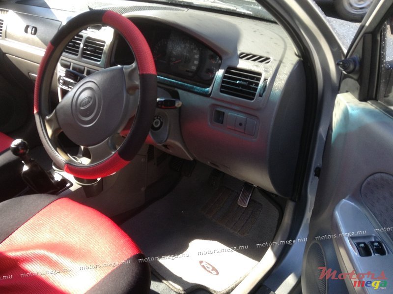 2005' Kia Rio photo #4