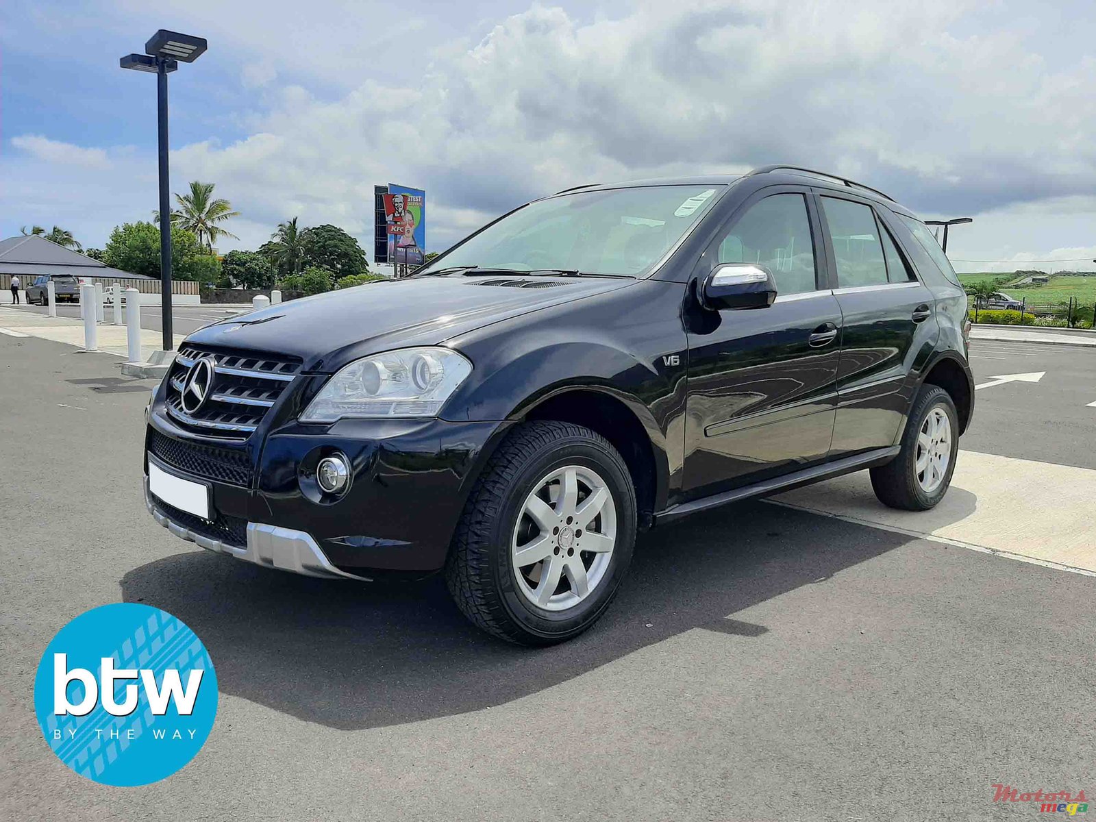 2010' Mercedes-Benz ML 350 photo #2