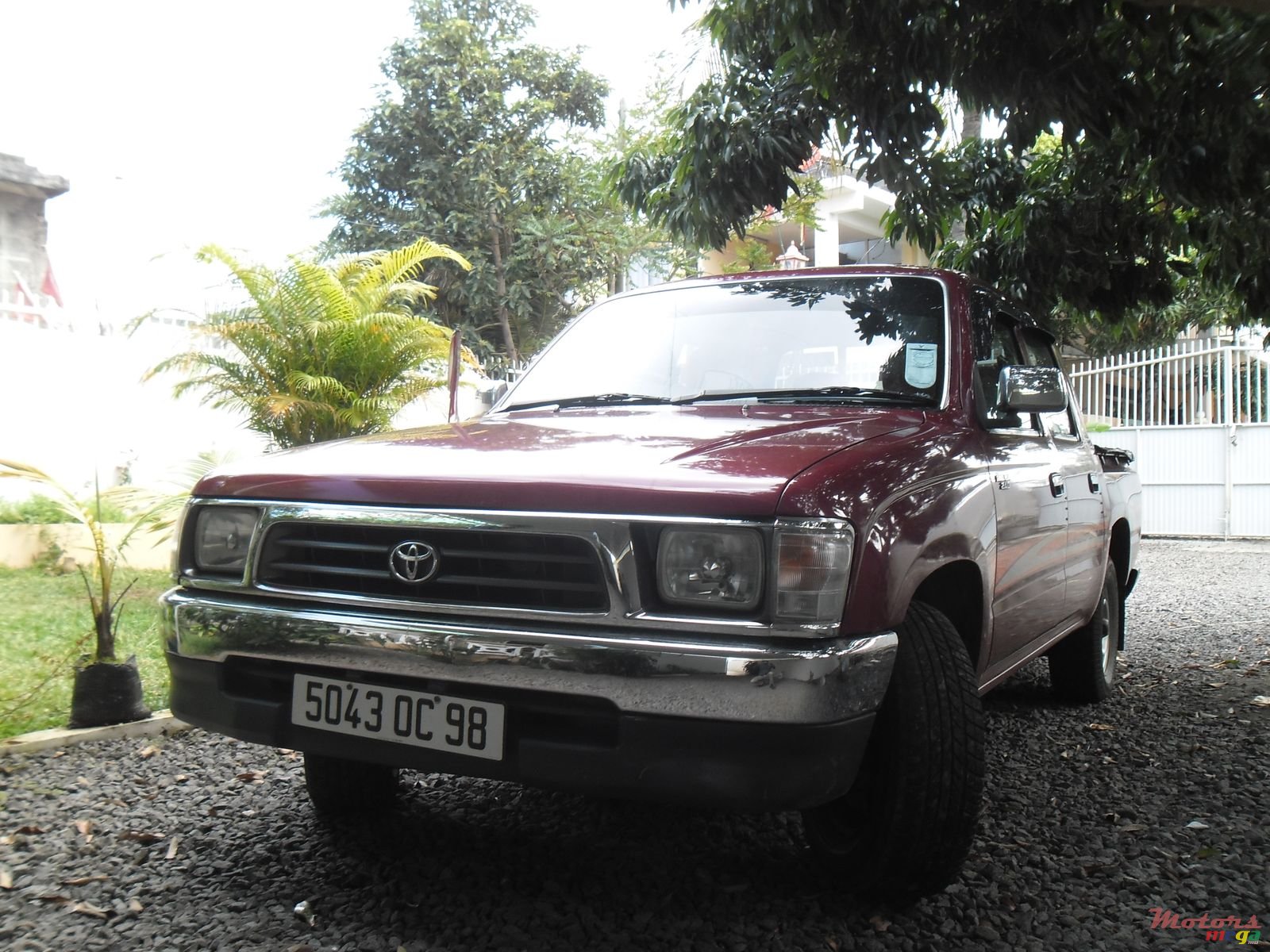 1998' Toyota Hilux photo #1
