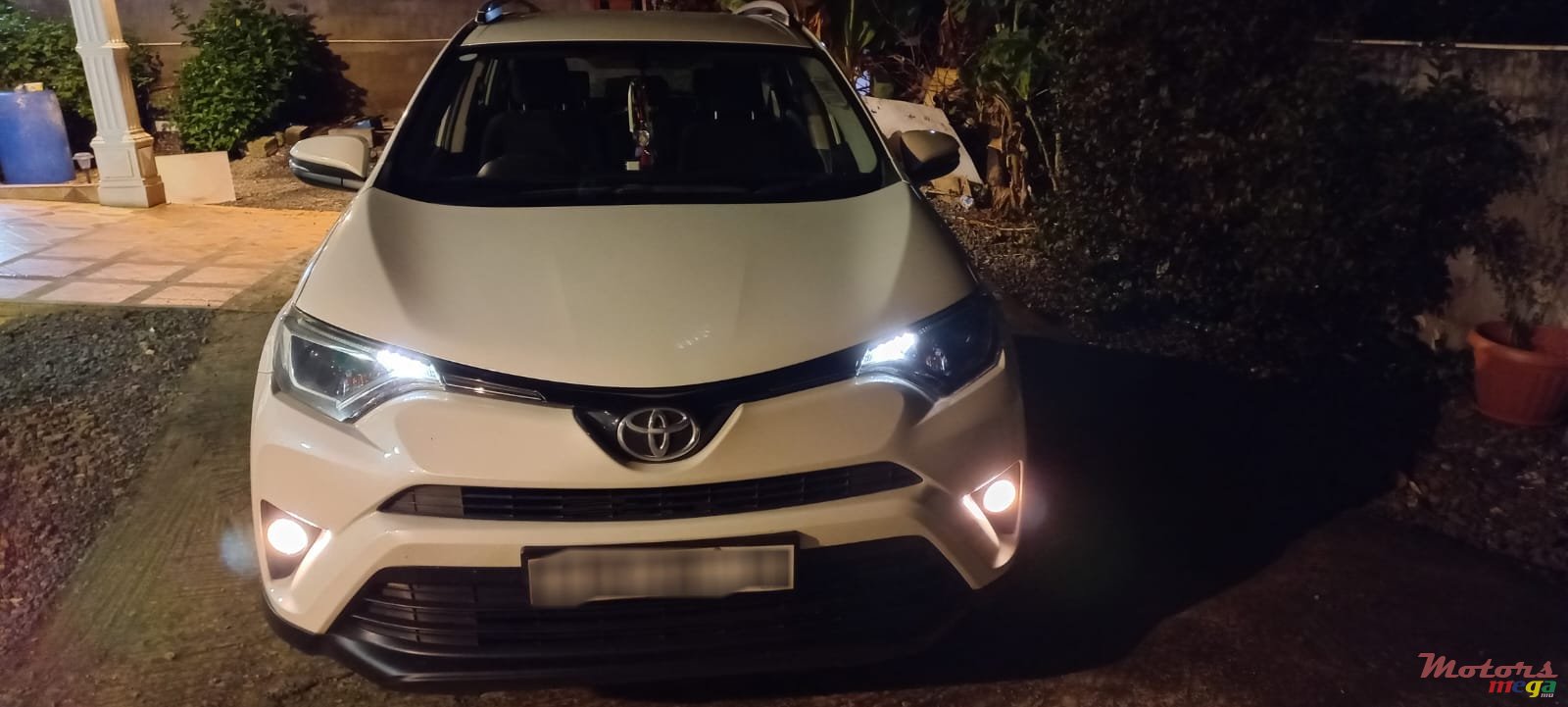 2018' Toyota RAV4 photo #1