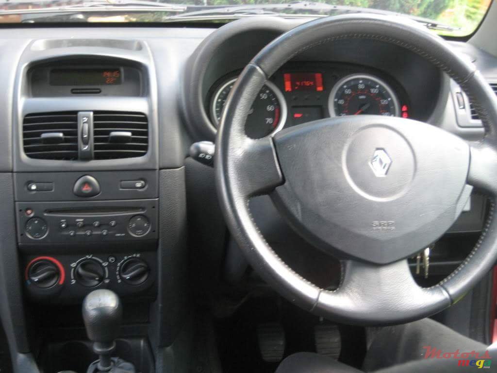 2004' Renault Clio photo #2