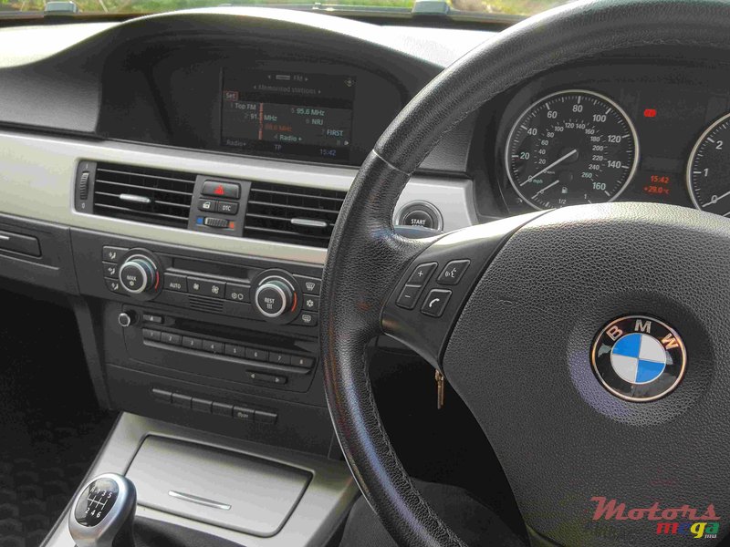 2010' BMW 3 Series E90 Facelift photo #4