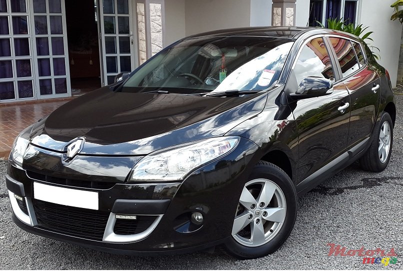 2011' Renault Megane photo #3