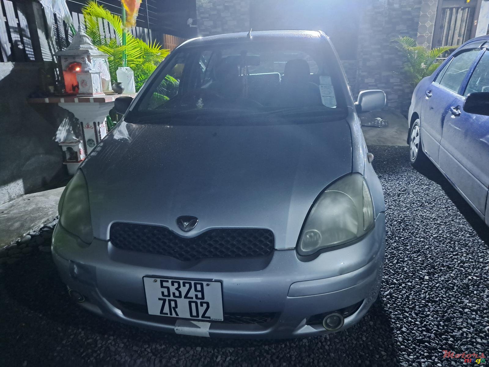 2002' Toyota Vitz photo #3