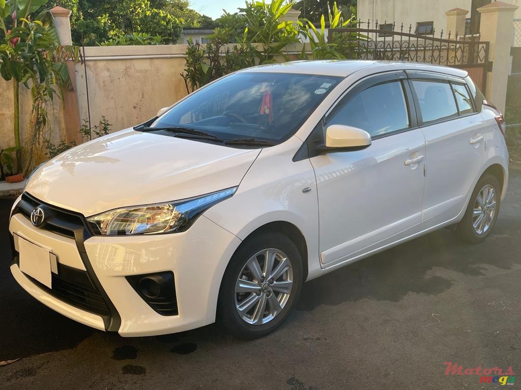 2016' Toyota Yaris photo #2