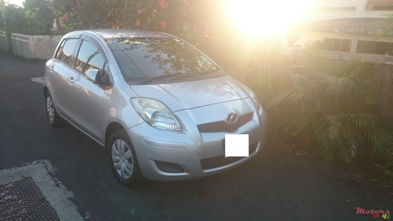 2011' Toyota Vitz 1300cc photo #3