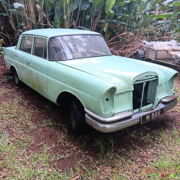 1970' Mercedes-Benz 200 photo #2