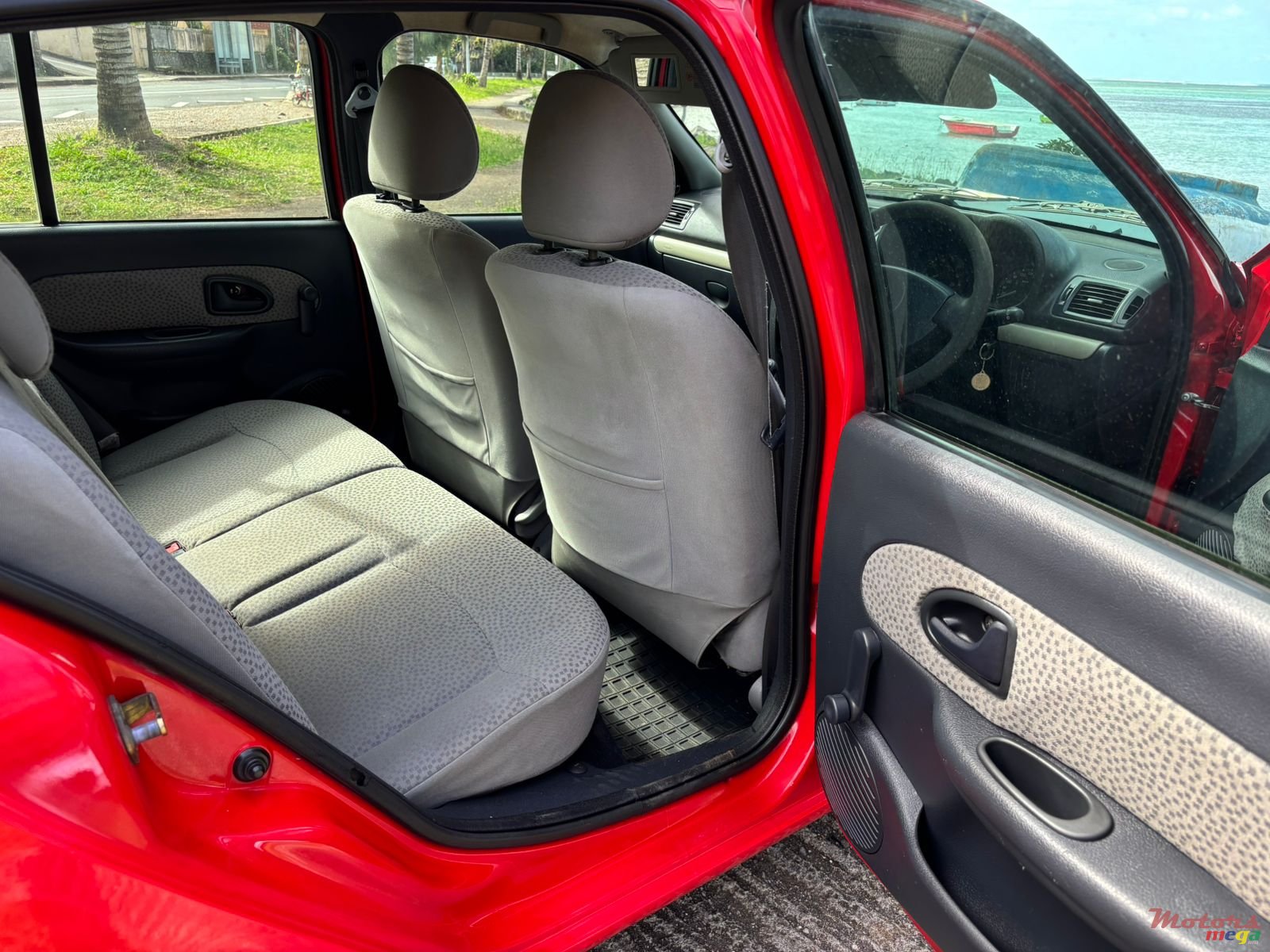 2007' Renault Clio photo #3