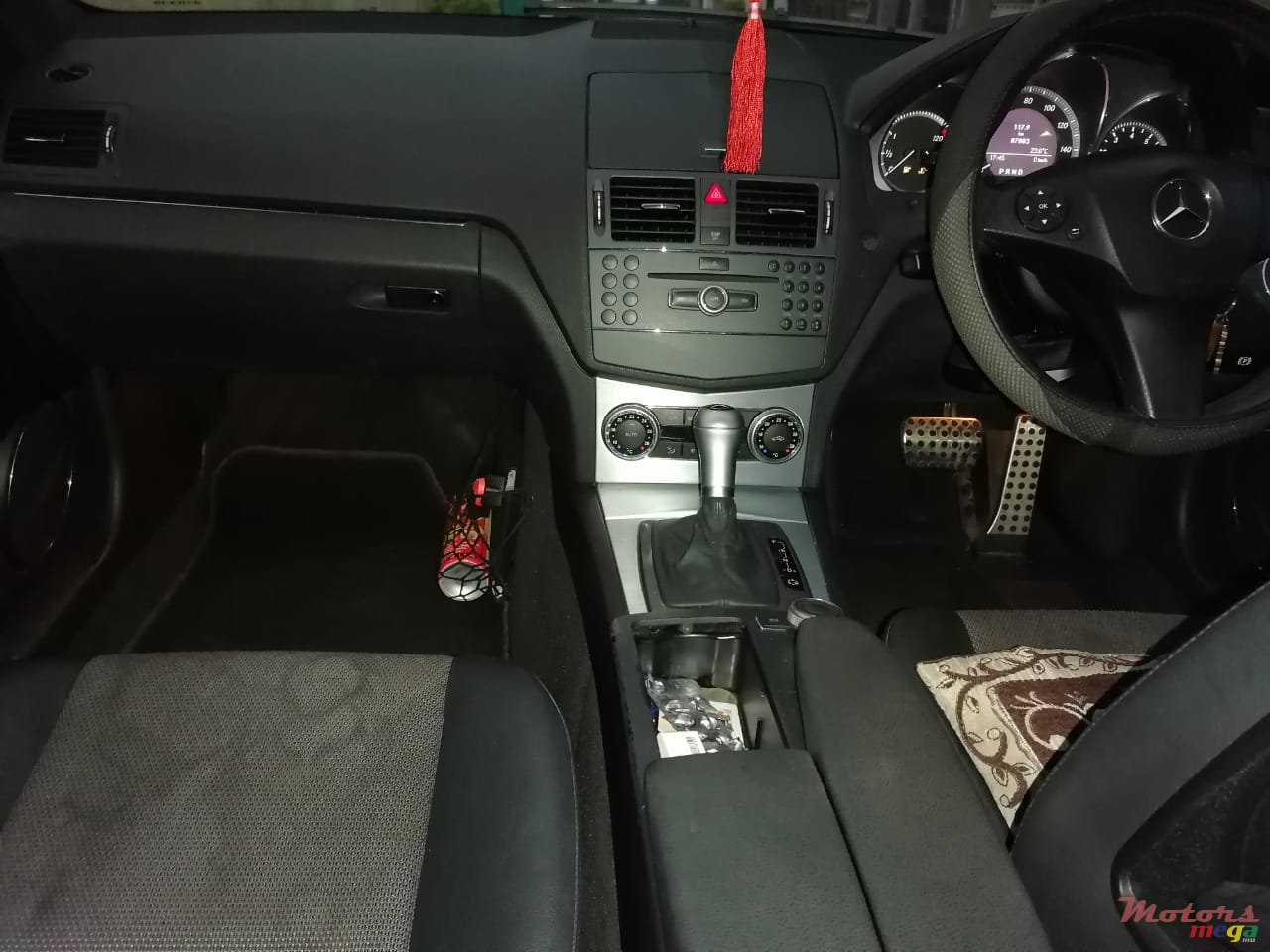 2009' Mercedes-Benz C-Class photo #1