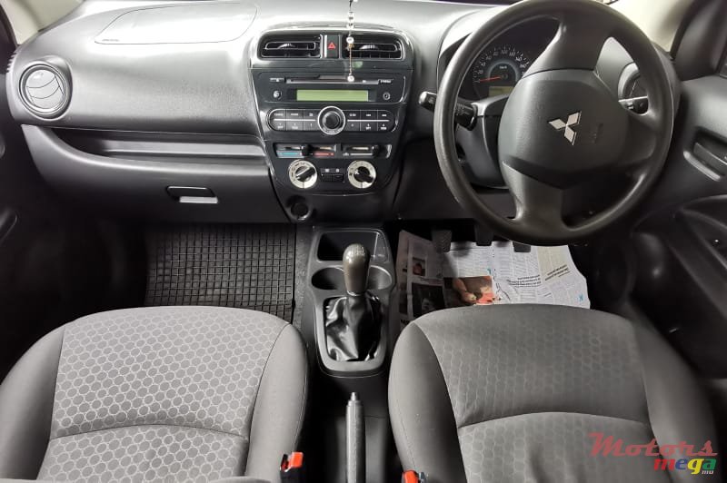 2014' Mitsubishi Mirage photo #2