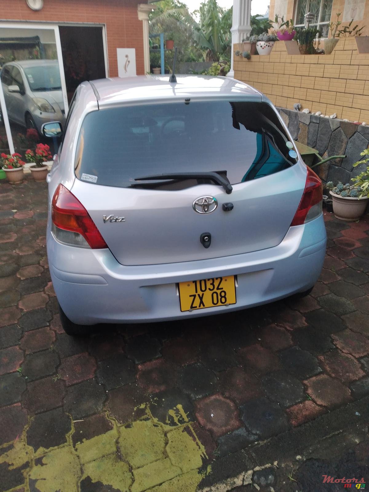 2008' Toyota Vitz alloyed wheel photo #2