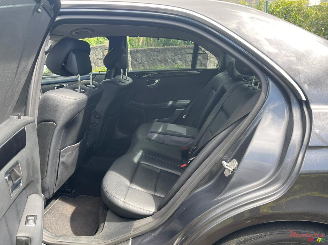 2010' Mercedes-Benz E-Class photo #3