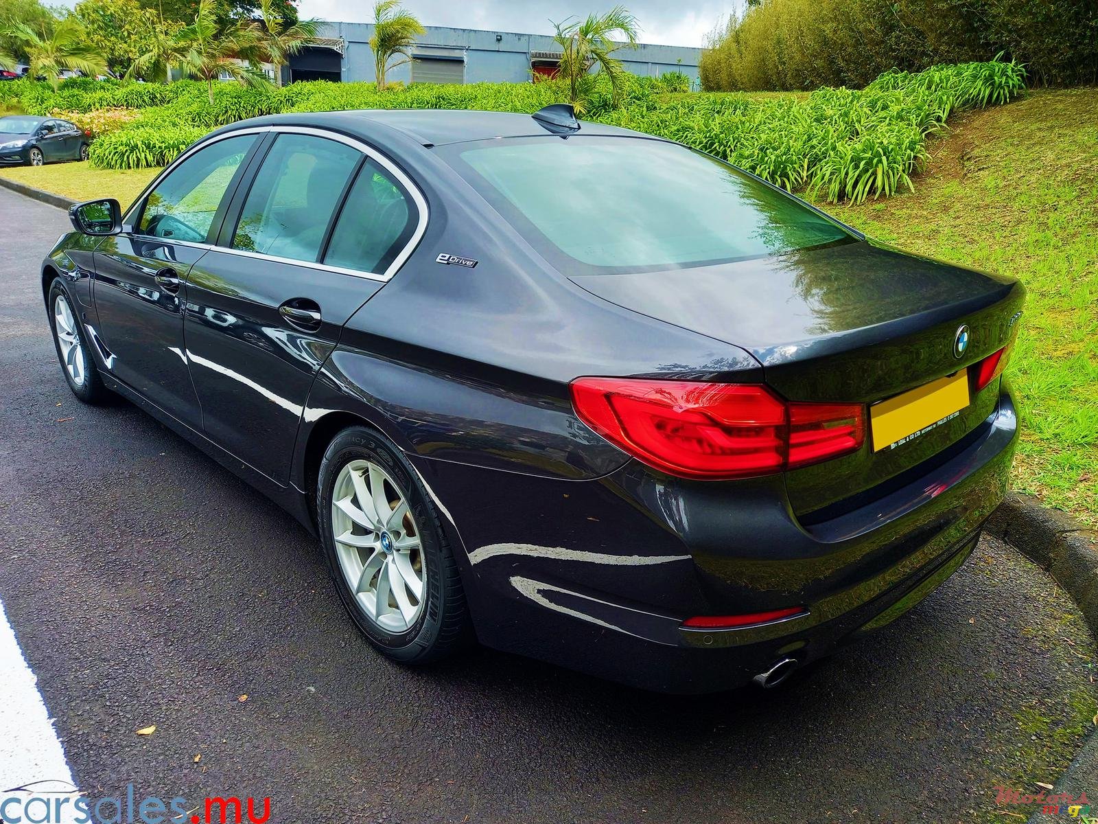 2019' BMW 530 e Luxury Line eDrive photo #3