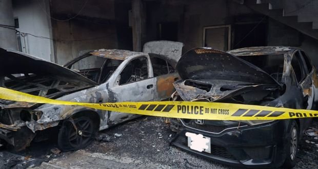 L’Aventure: Un incendie dans un garage détruit deux voitures
