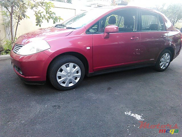 2006' Nissan Tiida photo #1